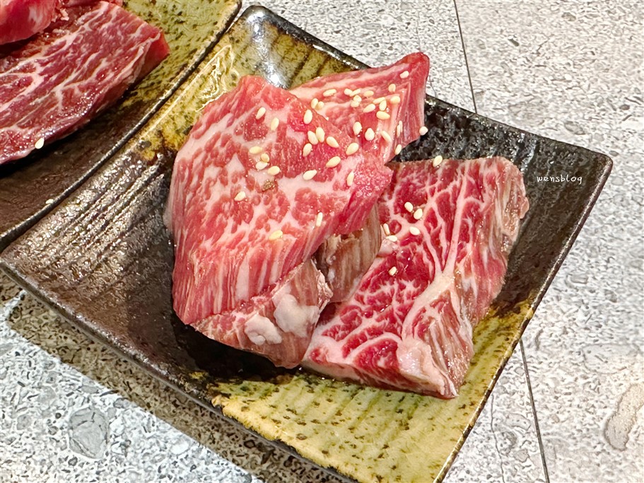 桃園。鬥佐燒肉桃園店，主打單點等級精修的肉品，成人每人1180元起即可享燒肉吃到飽 @雯雯的玩樂地圖