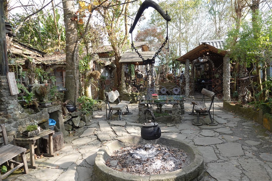 嘉義阿里山。阿將的家23咖啡館,藏在阿里山半山腰的小秘境,宛如來到宮崎駿動畫裡的石頭屋 @雯雯的玩樂地圖