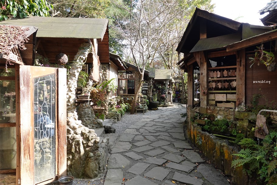 嘉義阿里山。阿將的家23咖啡館,藏在阿里山半山腰的小秘境,宛如來到宮崎駿動畫裡的石頭屋 @雯雯的玩樂地圖