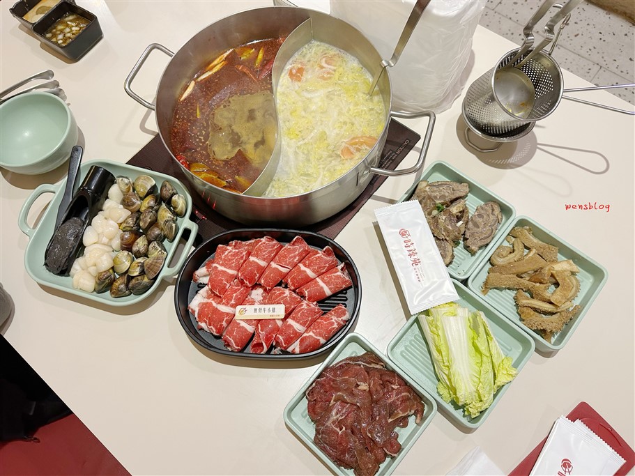 桃園中壢。時辣苑和牛麻辣鍋,以日本和牛為主打，還有各式生猛海鮮吃到飽 @雯雯的玩樂地圖