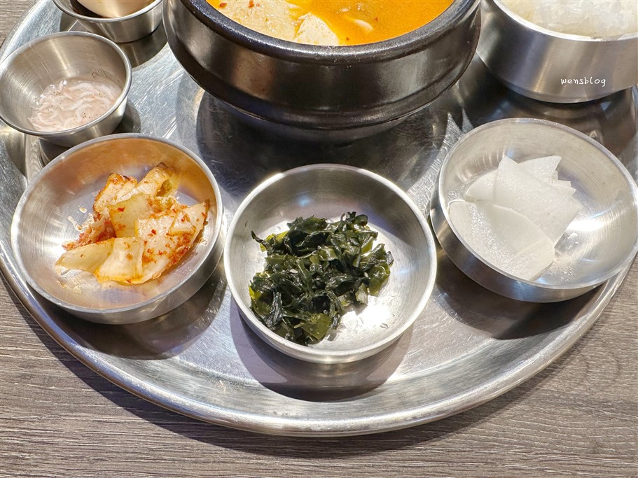 桃園中壢。金春喜韓廚內壢家樂福店，新開幕～主打正宗韓國湯飯及多樣經典韓式料理，重現韓劇同款暖胃料理 @雯雯的玩樂地圖