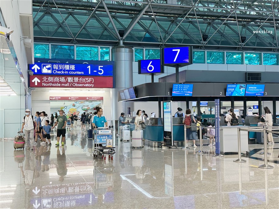 桃園大園。桃園機場第二航廈景觀台,距離最近、能夠看到最多飛機起飛、降落的地方 @雯雯的玩樂地圖 桃園大園。桃園機場第二航廈景觀台,距離最近、能夠看到最多飛機起飛、降落的地方 @雯雯的玩樂地圖