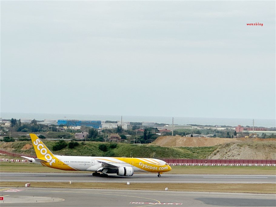 桃園大園。桃園機場第二航廈景觀台,距離最近、能夠看到最多飛機起飛、降落的地方 @雯雯的玩樂地圖 桃園大園。桃園機場第二航廈景觀台,距離最近、能夠看到最多飛機起飛、降落的地方 @雯雯的玩樂地圖