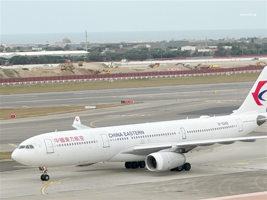 桃園大園。桃園機場第二航廈景觀台,距離最近、能夠看到最多飛機起飛、降落的地方 @雯雯的玩樂地圖 桃園大園。桃園機場第二航廈景觀台,距離最近、能夠看到最多飛機起飛、降落的地方 @雯雯的玩樂地圖