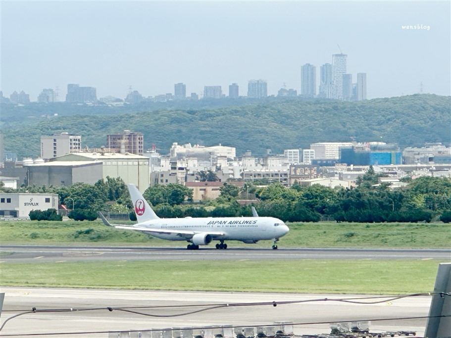 桃園大園。桃園機場第二航廈景觀台,距離最近、能夠看到最多飛機起飛、降落的地方 @雯雯的玩樂地圖 桃園大園。桃園機場第二航廈景觀台,距離最近、能夠看到最多飛機起飛、降落的地方 @雯雯的玩樂地圖