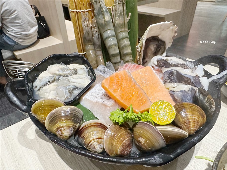 桃園中壢。築間幸福鍋物中壢威尼斯店，個人套餐400元起～點主鍋即可享自助蔬食吧吃到飽 @雯雯的玩樂地圖