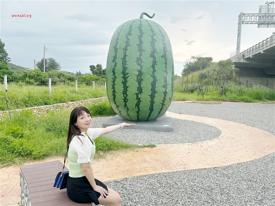 苗栗通霄。通霄海線打卡點,龍貓車站、通霄腳踏車裝置藝術、幸福飽滿大西瓜、守護貓頭鷹 @雯雯的玩樂地圖