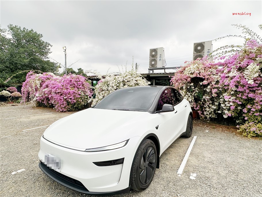 南投竹山。黃山秘境景觀餐廳，滿開的九重葛花瀑傾瀉而下非常的壯觀美麗 @雯雯的玩樂地圖