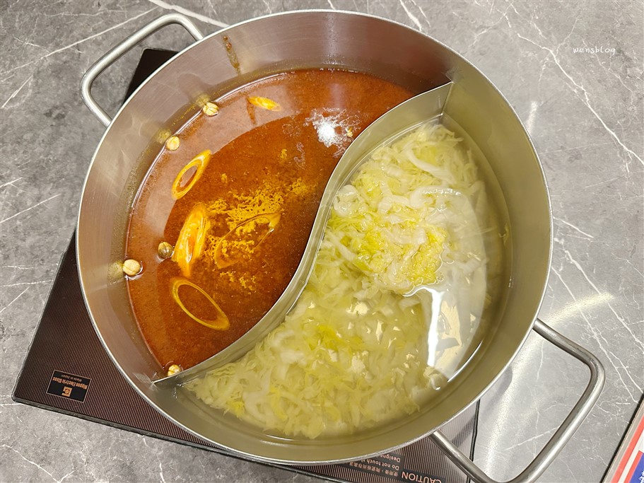 桃園中壢。新馬辣經典麻辣鍋桃園大江店，主打火鍋吃到飽，近期更是大升級，還有一整排的酒牆調酒任你選 @雯雯的玩樂地圖