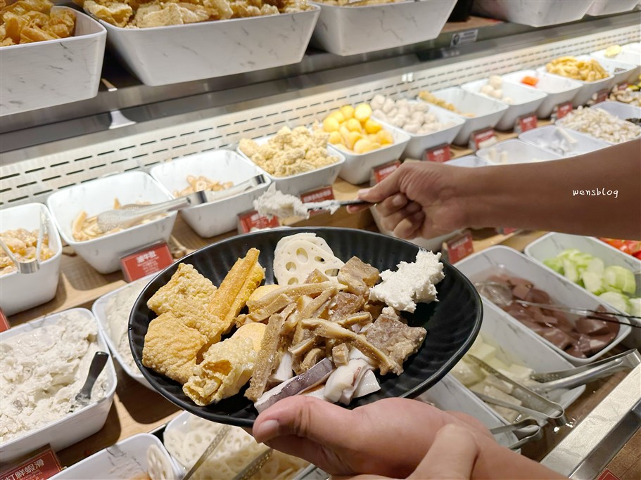 桃園中壢。新馬辣經典麻辣鍋桃園大江店,主打火鍋吃到飽,近期更是大升級,還有一整排的酒牆調酒任你選 @雯雯的玩樂地圖 桃園中壢。新馬辣經典麻辣鍋桃園大江店,主打火鍋吃到飽,近期更是大升級,還有一整排的酒牆調酒任你選 @雯雯的玩樂地圖