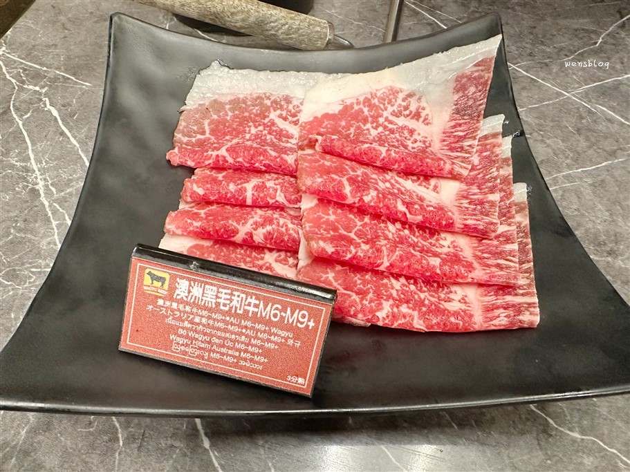 桃園中壢。新馬辣經典麻辣鍋桃園大江店,主打火鍋吃到飽,近期更是大升級,還有一整排的酒牆調酒任你選 @雯雯的玩樂地圖 桃園中壢。新馬辣經典麻辣鍋桃園大江店,主打火鍋吃到飽,近期更是大升級,還有一整排的酒牆調酒任你選 @雯雯的玩樂地圖