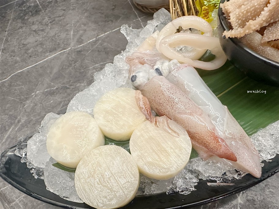 桃園中壢。新馬辣經典麻辣鍋桃園大江店,主打火鍋吃到飽,近期更是大升級,還有一整排的酒牆調酒任你選 @雯雯的玩樂地圖 桃園中壢。新馬辣經典麻辣鍋桃園大江店,主打火鍋吃到飽,近期更是大升級,還有一整排的酒牆調酒任你選 @雯雯的玩樂地圖