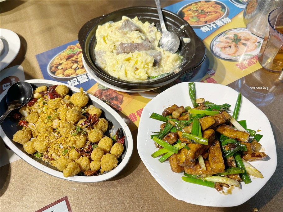 桃園中壢。嚐嚐九九中壢店，以台式熱炒為主，選擇豐富、份量又充足，提供免費白飯吃到飽 @雯雯的玩樂地圖