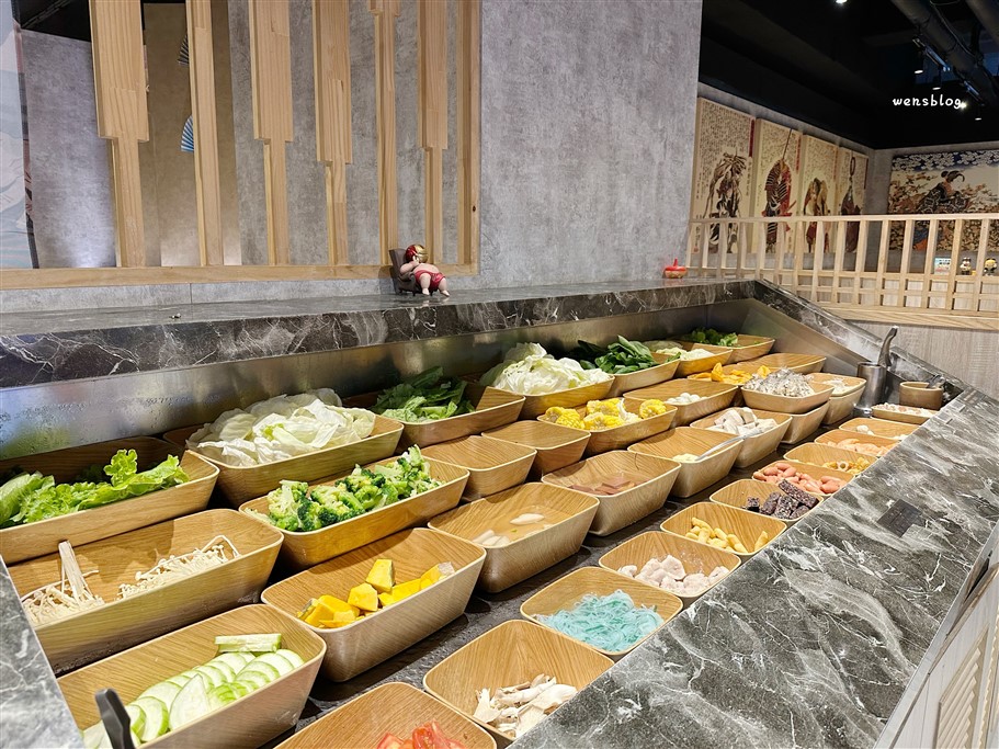 桃園中壢。築間幸福鍋物中壢威尼斯店，個人套餐400元起～點主鍋即可享自助蔬食吧吃到飽 @雯雯的玩樂地圖