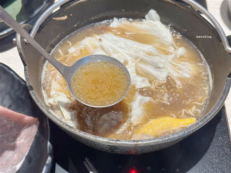 桃園中壢。築間幸福鍋物中壢威尼斯店，個人套餐400元起～點主鍋即可享自助蔬食吧吃到飽 @雯雯的玩樂地圖