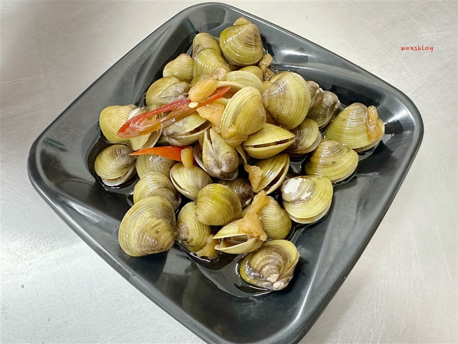 新北金山。柳媽媽海鮮粥麵館，藏身在金山老街附近的巷弄中，主打新鮮現撈海鮮 @雯雯的玩樂地圖