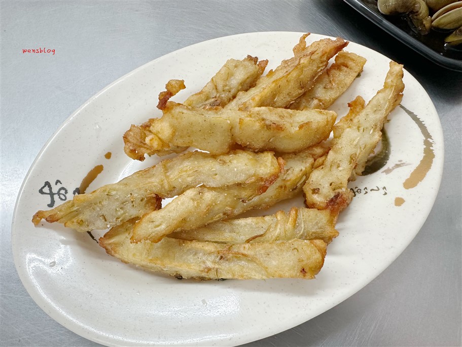 新北金山。柳媽媽海鮮粥麵館，藏身在金山老街附近的巷弄中，主打新鮮現撈海鮮 @雯雯的玩樂地圖