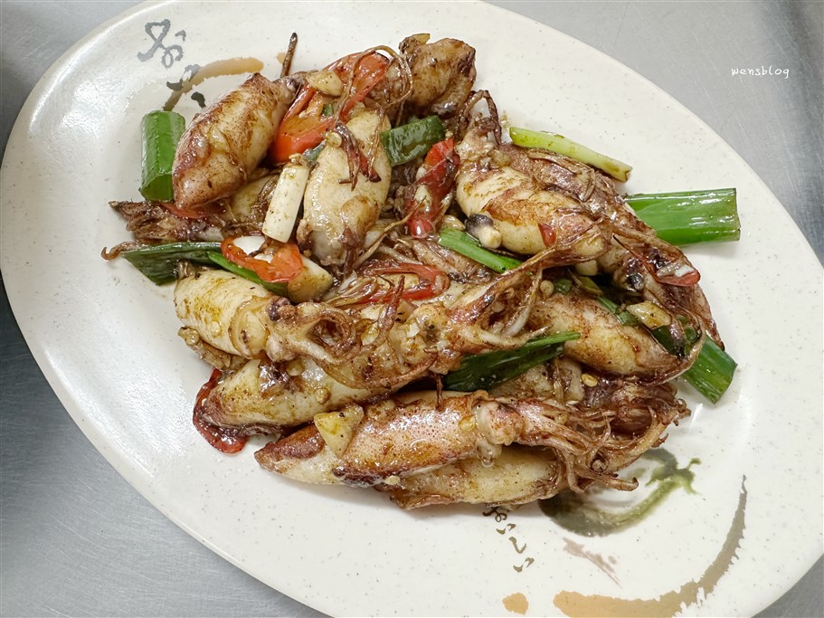 新北金山。柳媽媽海鮮粥麵館，藏身在金山老街附近的巷弄中，主打新鮮現撈海鮮 @雯雯的玩樂地圖