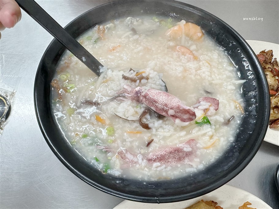 新北金山。柳媽媽海鮮粥麵館，藏身在金山老街附近的巷弄中，主打新鮮現撈海鮮 @雯雯的玩樂地圖