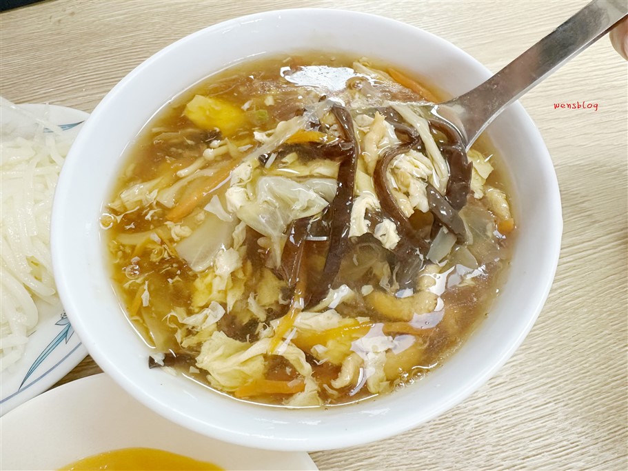 南投。梅園餡餅粥,中興新村老字號店家,用餐時段人潮滿滿 @雯雯的玩樂地圖 南投。梅園餡餅粥,中興新村老字號店家,用餐時段人潮滿滿 @雯雯的玩樂地圖