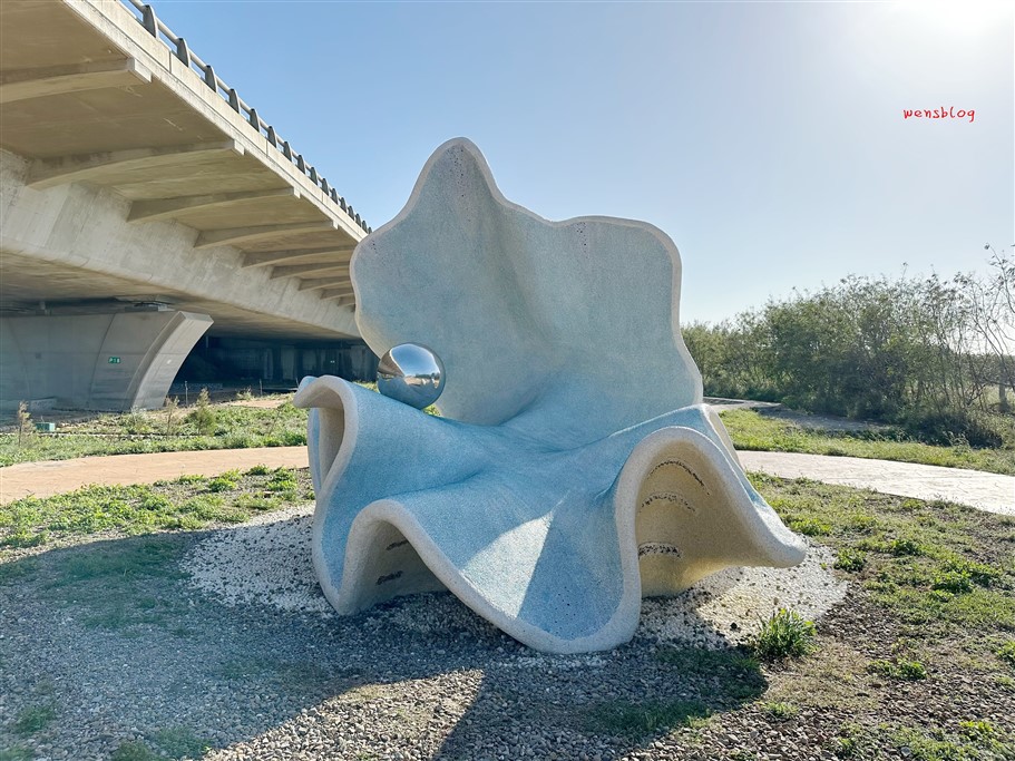 苗栗通霄。通霄海線打卡點,龍貓車站、通霄腳踏車裝置藝術、幸福飽滿大西瓜、守護貓頭鷹 @雯雯的玩樂地圖