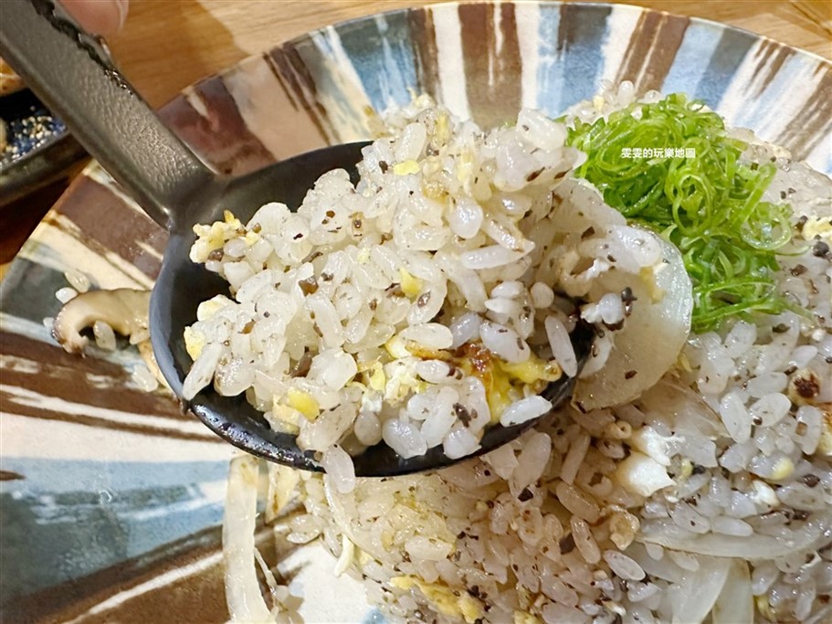 桃園中壢。坐著做居酒屋,深夜食堂下班小酌好去處,坐在榻榻米上用餐 @雯雯的玩樂地圖