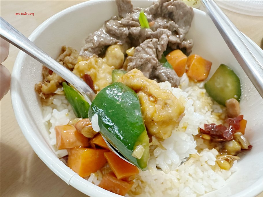 桃園中壢。小吃之家,鄰近中壢監理站,以餐盒型態販售 @雯雯的玩樂地圖 桃園中壢。小吃之家,鄰近中壢監理站,以餐盒型態販售 @雯雯的玩樂地圖