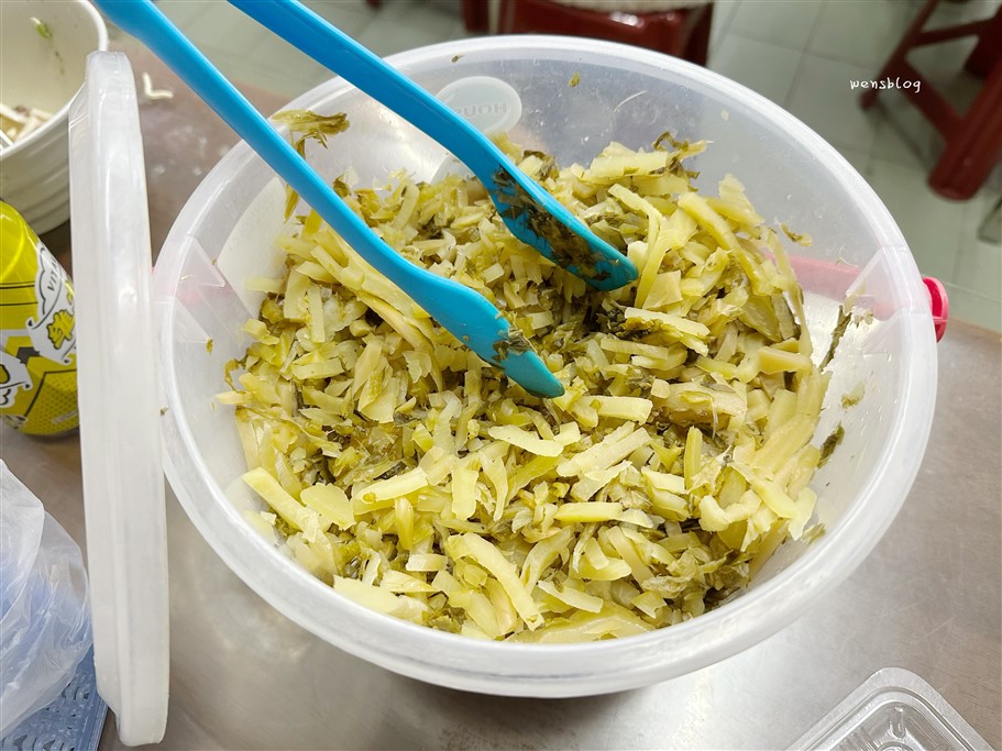 桃園中壢。中壢牛肉麵，營業到凌晨宵夜好去處，還可以免費加湯、加麵 @雯雯的玩樂地圖