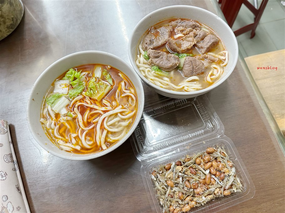 桃園中壢。中壢牛肉麵，營業到凌晨宵夜好去處，還可以免費加湯、加麵 @雯雯的玩樂地圖