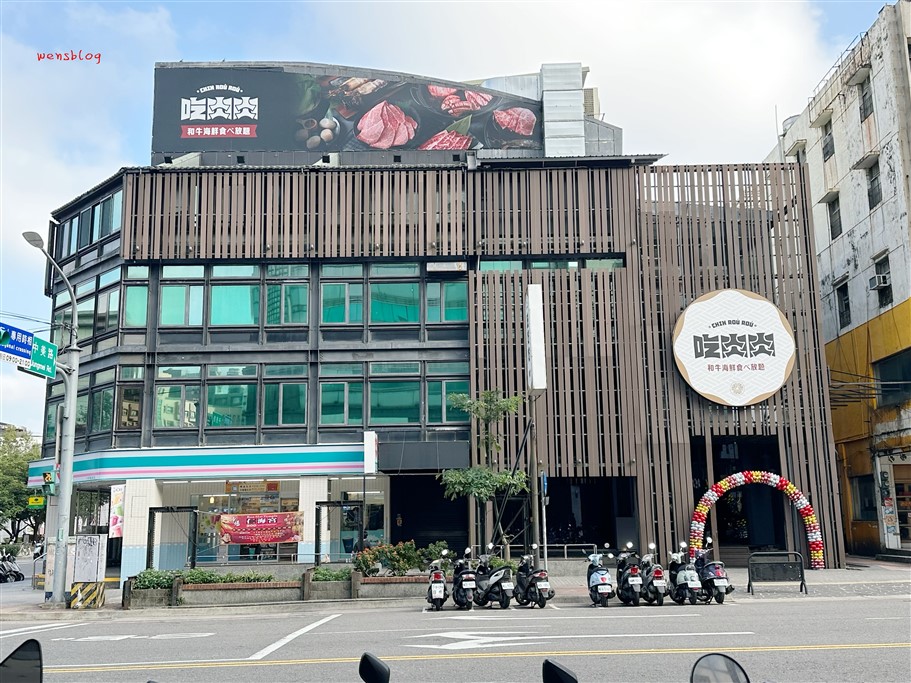 桃園中壢。吃肉肉燒肉專門店中壢店,主打A5和牛、豪華海鮮、獨家手搖飲,食材選擇豐富 @雯雯的玩樂地圖 桃園中壢。吃肉肉燒肉專門店中壢店,主打A5和牛、豪華海鮮、獨家手搖飲,食材選擇豐富 @雯雯的玩樂地圖