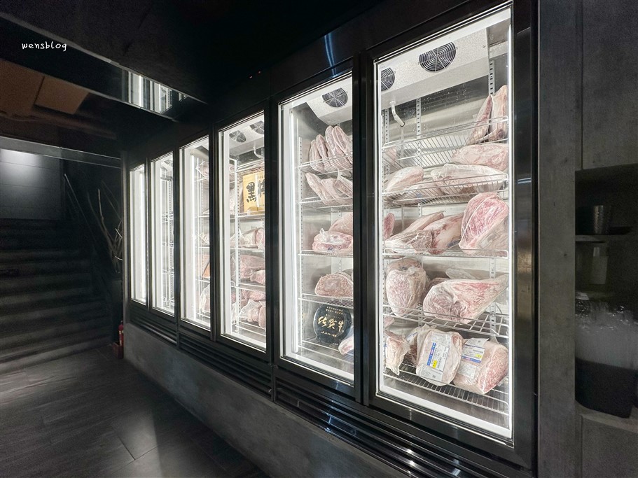 桃園中壢。吃肉肉燒肉專門店中壢店，主打A5和牛、豪華海鮮、獨家手搖飲，食材選擇豐富 @雯雯的玩樂地圖