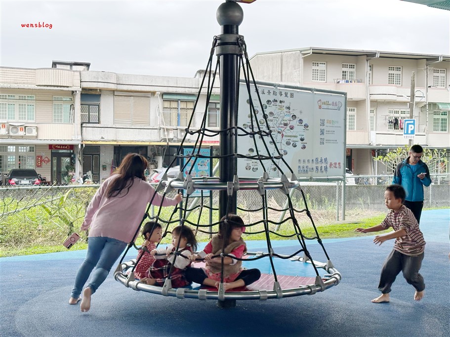 宜蘭礁溪。二龍之心公園,藏身在高架橋下,結合在地龍舟文化,打造的親子公園 @雯雯的玩樂地圖 宜蘭礁溪。二龍之心公園,藏身在高架橋下,結合在地龍舟文化,打造的親子公園 @雯雯的玩樂地圖