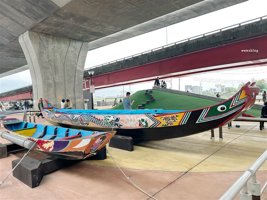 宜蘭礁溪。二龍之心公園,藏身在高架橋下,結合在地龍舟文化,打造的親子公園 @雯雯的玩樂地圖 宜蘭礁溪。二龍之心公園,藏身在高架橋下,結合在地龍舟文化,打造的親子公園 @雯雯的玩樂地圖