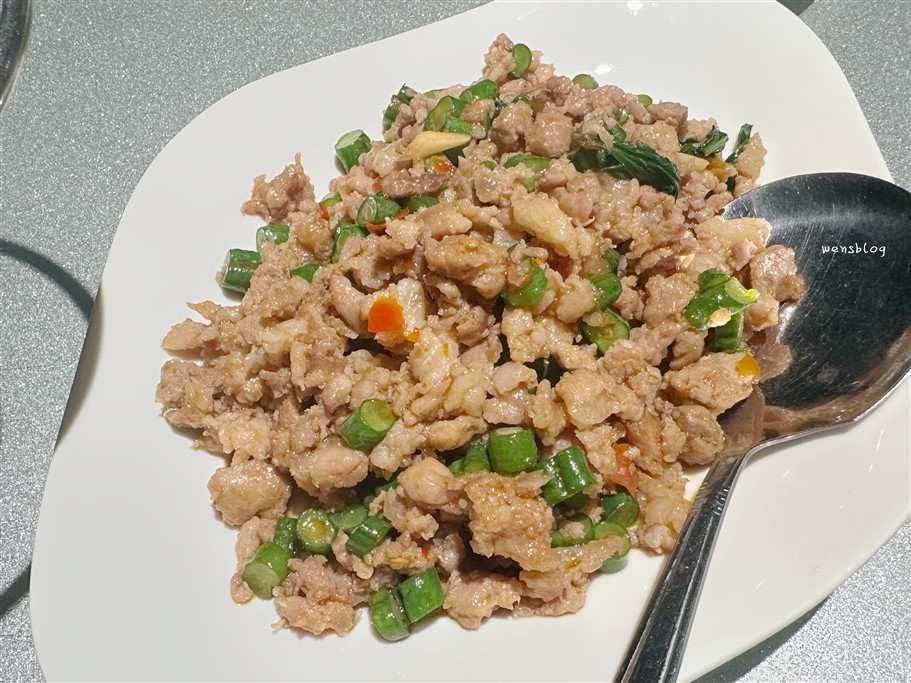 桃園平鎮。七彩雲南金陵門市，多樣化選擇，不管是2人或是小家庭來用餐都很適合 @雯雯的玩樂地圖