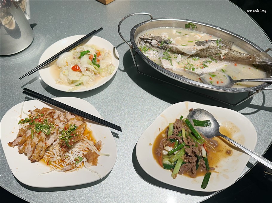 桃園平鎮。七彩雲南金陵門市，多樣化選擇，不管是2人或是小家庭來用餐都很適合 @雯雯的玩樂地圖