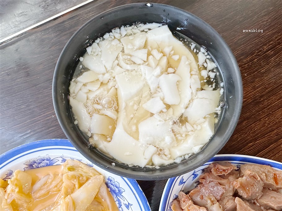 苗栗苑裡。大鼎夏荷牛肉麵館,來豪宅吃牛肉麵，還有提供免費豆花吃到飽 @雯雯的玩樂地圖