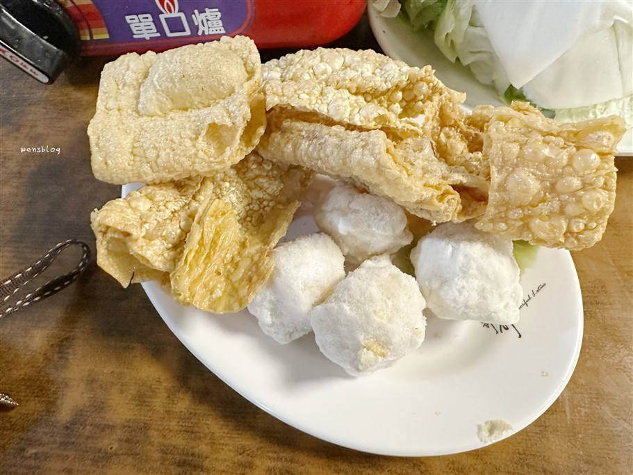 新竹北區。西市汕頭館總店，隱藏在城隍廟旁市場內的超人氣老店，主打沙茶火鍋 @雯雯的玩樂地圖