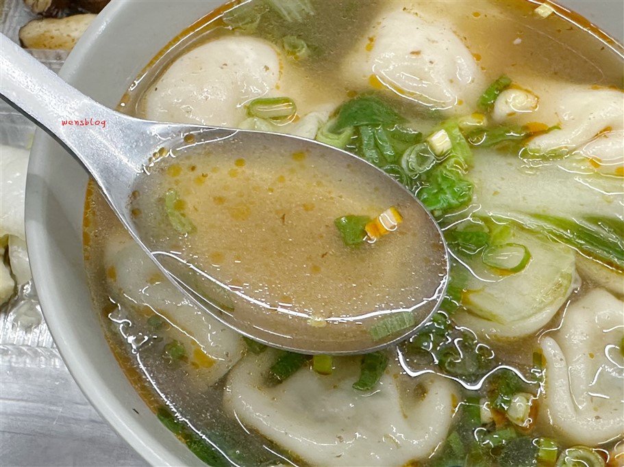 桃園中壢。中壢牛肉麵，營業到凌晨宵夜好去處，還可以免費加湯、加麵 @雯雯的玩樂地圖