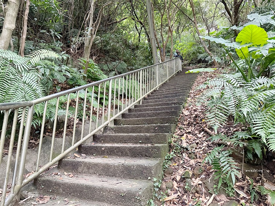 基隆安樂。劉銘傳隧道，台灣第一條鐵路專用隧道，也是目前全台唯一僅存的清代鐵路隧道 @雯雯的玩樂地圖