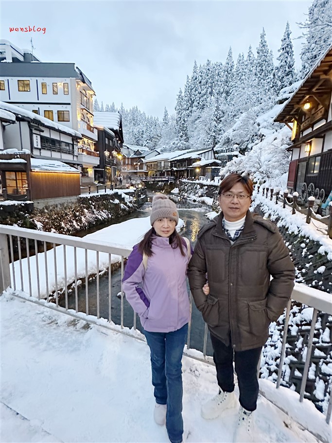 日本旅遊。東北景點銀山溫泉，充滿日式懷舊風情的溫泉鄉，雪景與木造建築的融合，美哭了～ @雯雯的玩樂地圖