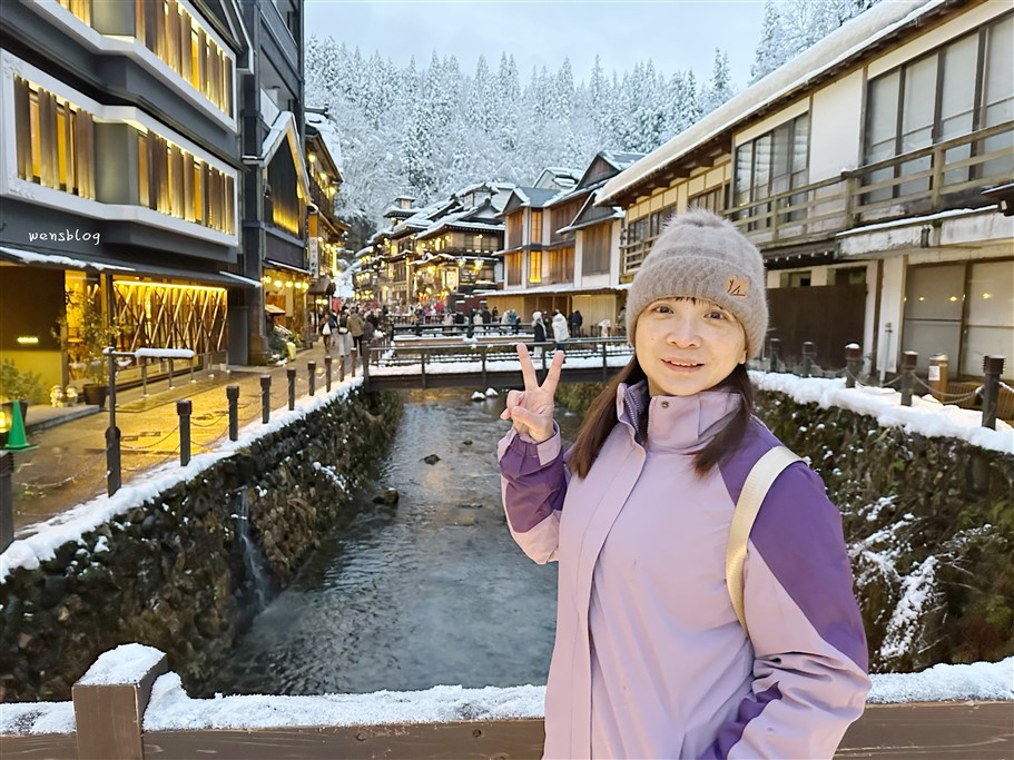 日本旅遊。東北景點銀山溫泉，充滿日式懷舊風情的溫泉鄉，雪景與木造建築的融合，美哭了～ @雯雯的玩樂地圖