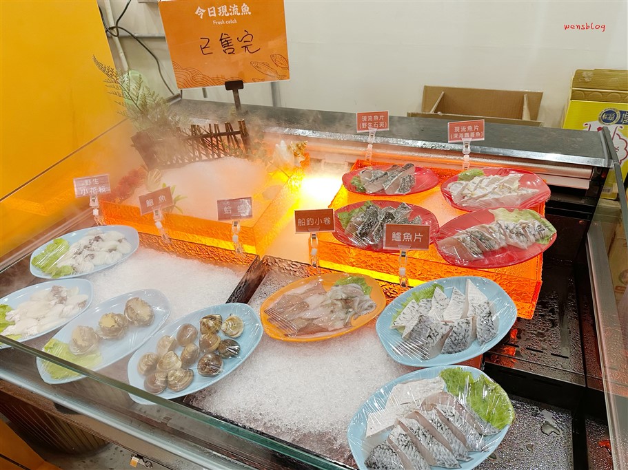 桃園中壢。賣魚郎石頭火鍋，青埔特區新開幕，以海鮮為核心，新鮮程度沒話說 @雯雯的玩樂地圖