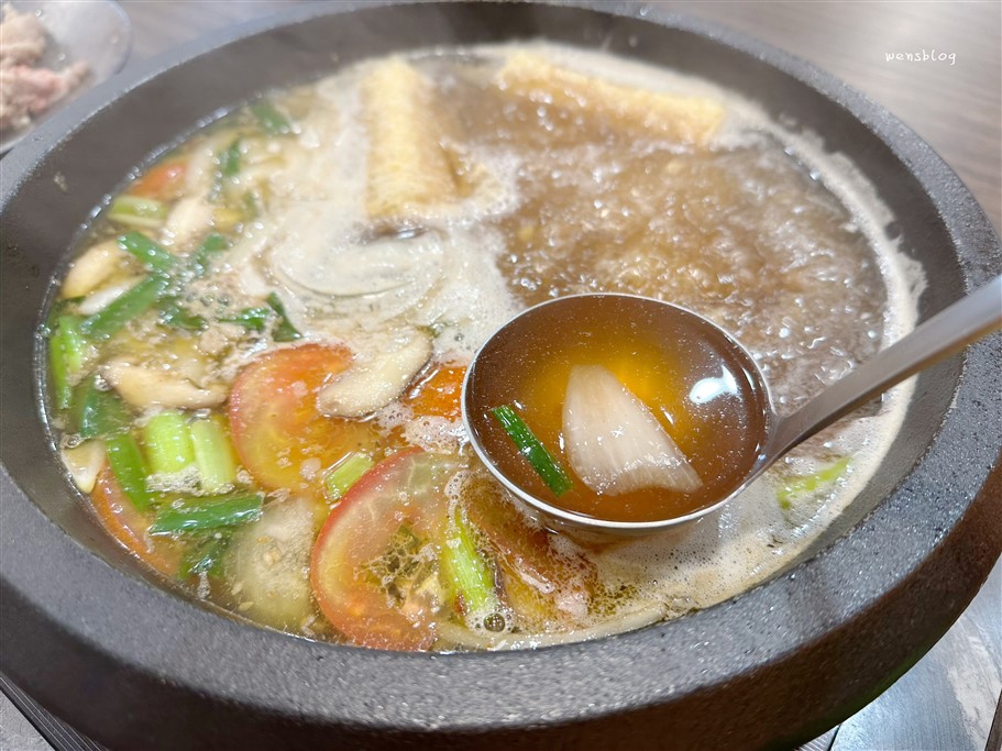 桃園中壢。賣魚郎石頭火鍋，青埔特區新開幕，以海鮮為核心，新鮮程度沒話說 @雯雯的玩樂地圖