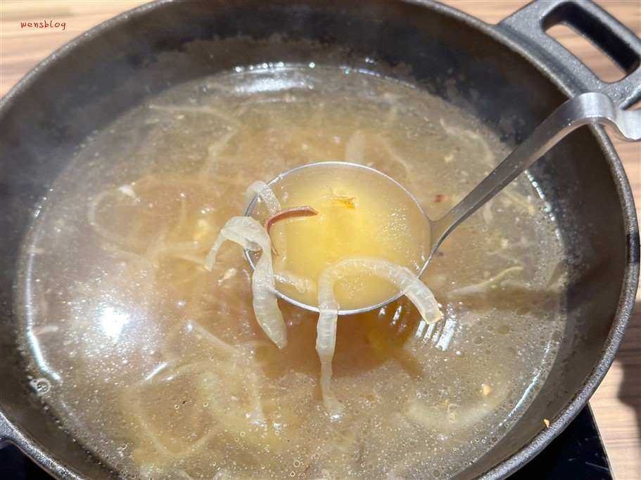 桃園中壢。十二段堂鍋物桃園中壢店，主打個人鍋物及豐富食材的自助吧 @雯雯的玩樂地圖