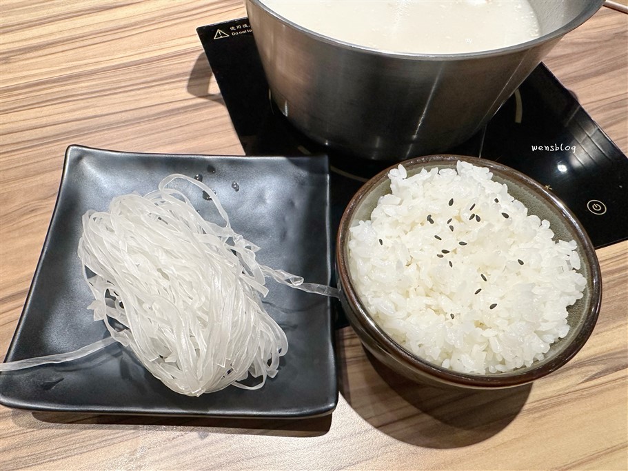 桃園中壢。十二段堂鍋物桃園中壢店，主打個人鍋物及豐富食材的自助吧 @雯雯的玩樂地圖