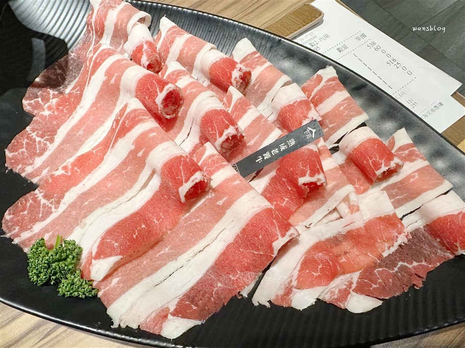 桃園中壢。十二段堂鍋物桃園中壢店，主打個人鍋物及豐富食材的自助吧 @雯雯的玩樂地圖