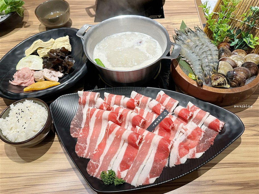 桃園中壢。十二段堂鍋物桃園中壢店，主打個人鍋物及豐富食材的自助吧 @雯雯的玩樂地圖