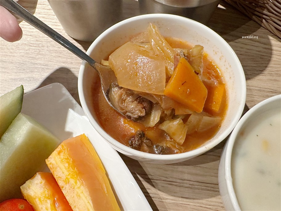 桃園中壢。慕特牛排中原店，新開幕~品質佳、肉質軟嫩多汁，薯條還可以無限續 @雯雯的玩樂地圖