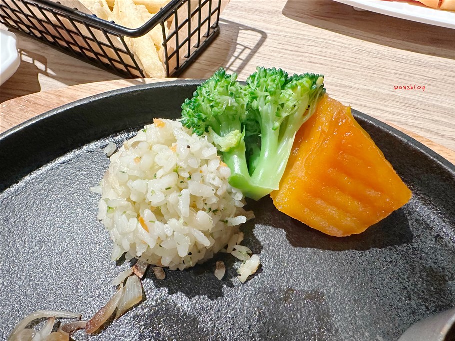 桃園中壢。慕特牛排中原店,新開幕~品質佳、肉質軟嫩多汁,薯條還可以無限續 @雯雯的玩樂地圖 桃園中壢。慕特牛排中原店,新開幕~品質佳、肉質軟嫩多汁,薯條還可以無限續 @雯雯的玩樂地圖