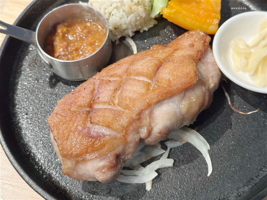 桃園中壢。慕特牛排中原店,新開幕~品質佳、肉質軟嫩多汁,薯條還可以無限續 @雯雯的玩樂地圖 桃園中壢。慕特牛排中原店,新開幕~品質佳、肉質軟嫩多汁,薯條還可以無限續 @雯雯的玩樂地圖